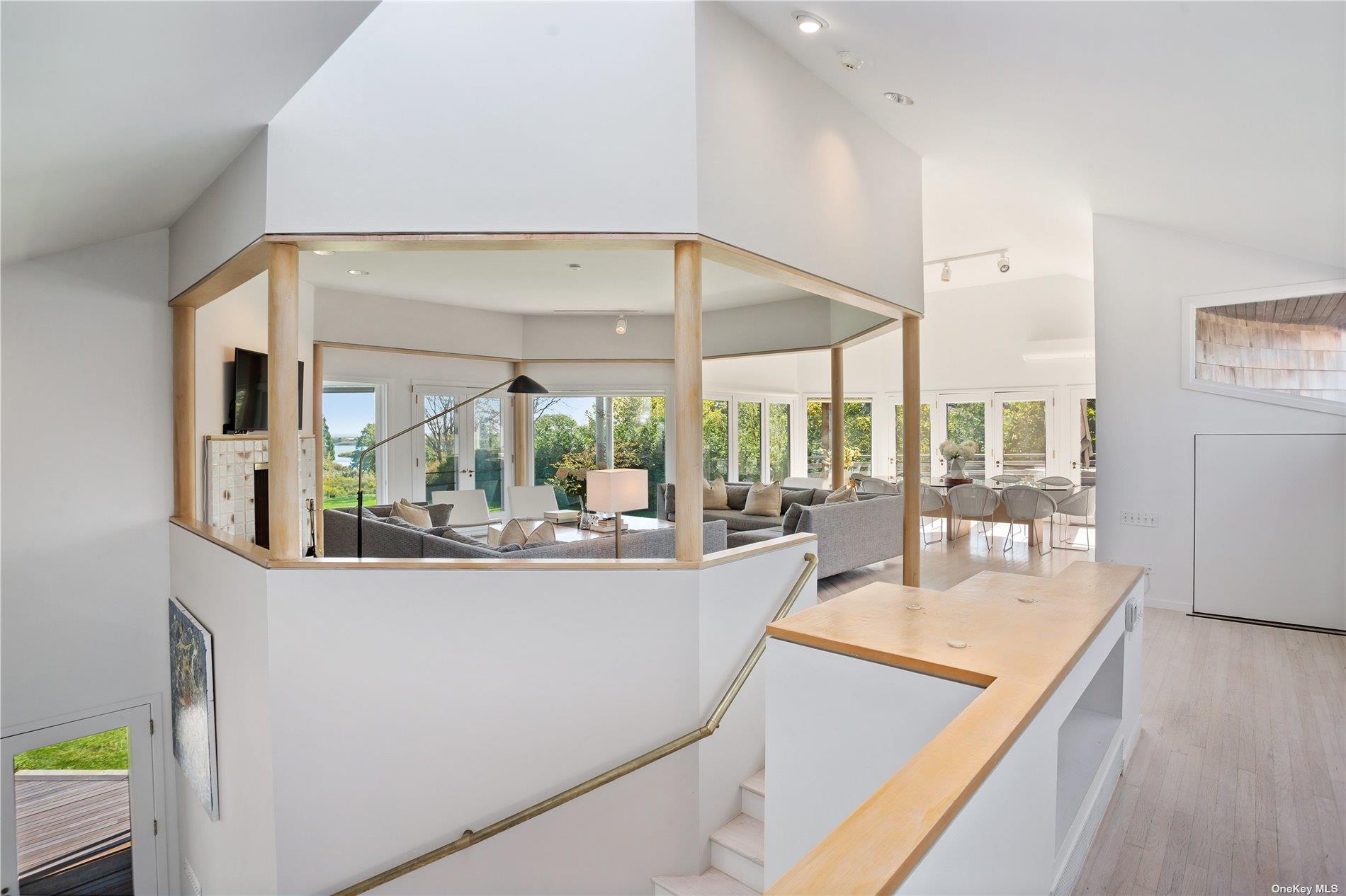 33 Ocean Avenue East Hampton East Hampton, NY 11937