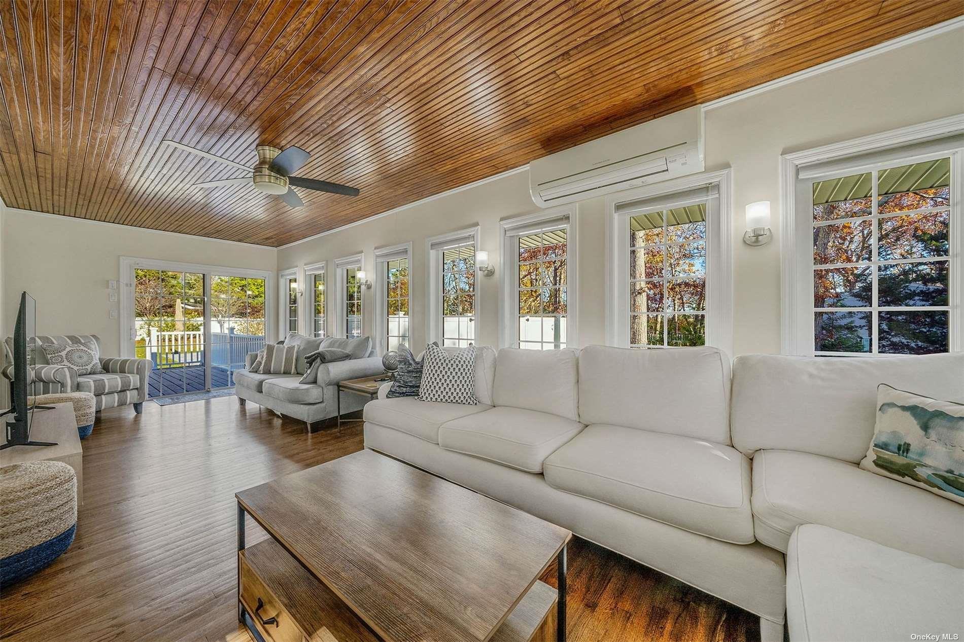 6 Rolling Hill Road Hampton Bays Hampton Bays, NY 11946