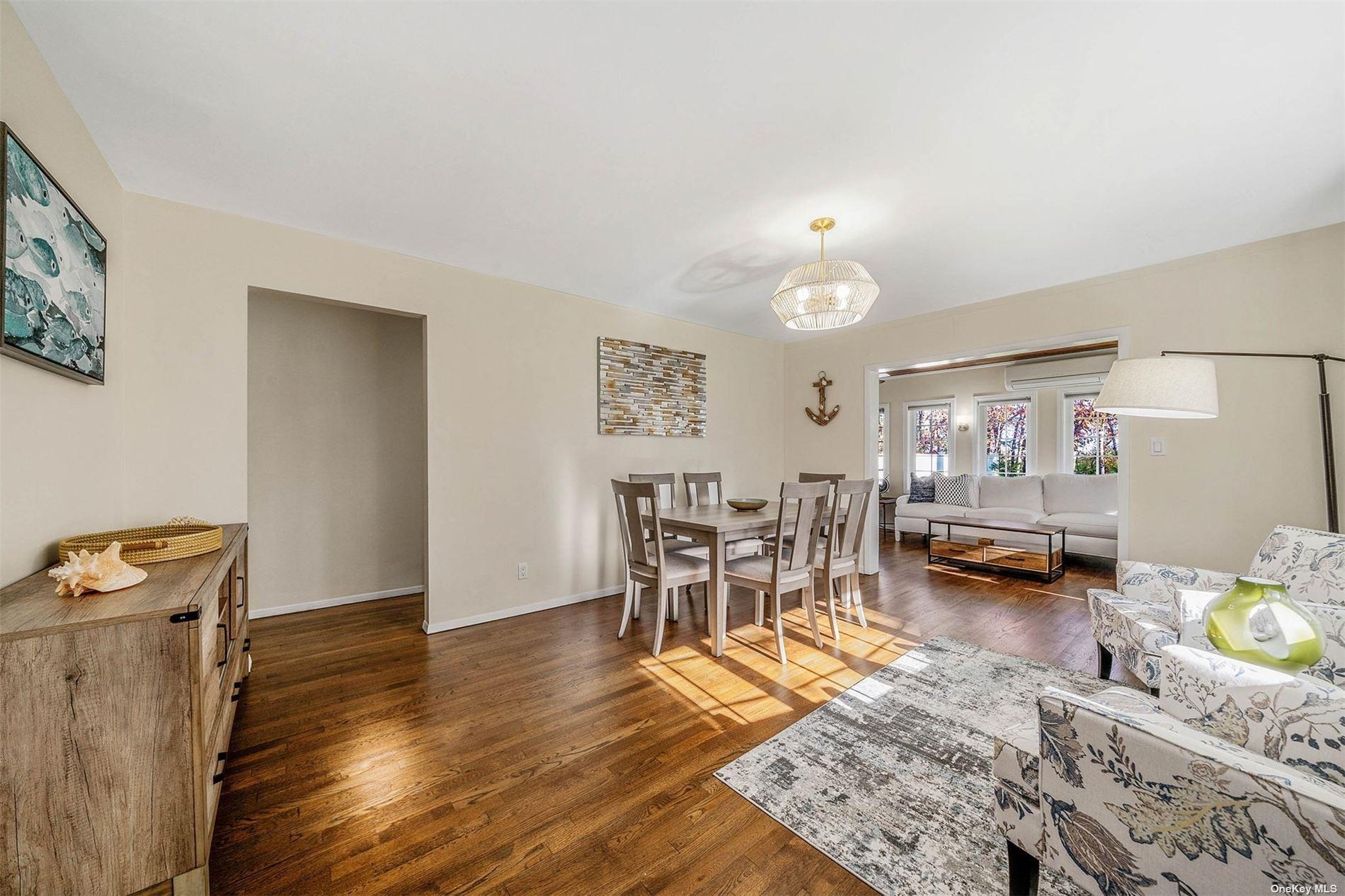 6 Rolling Hill Road Hampton Bays Hampton Bays, NY 11946