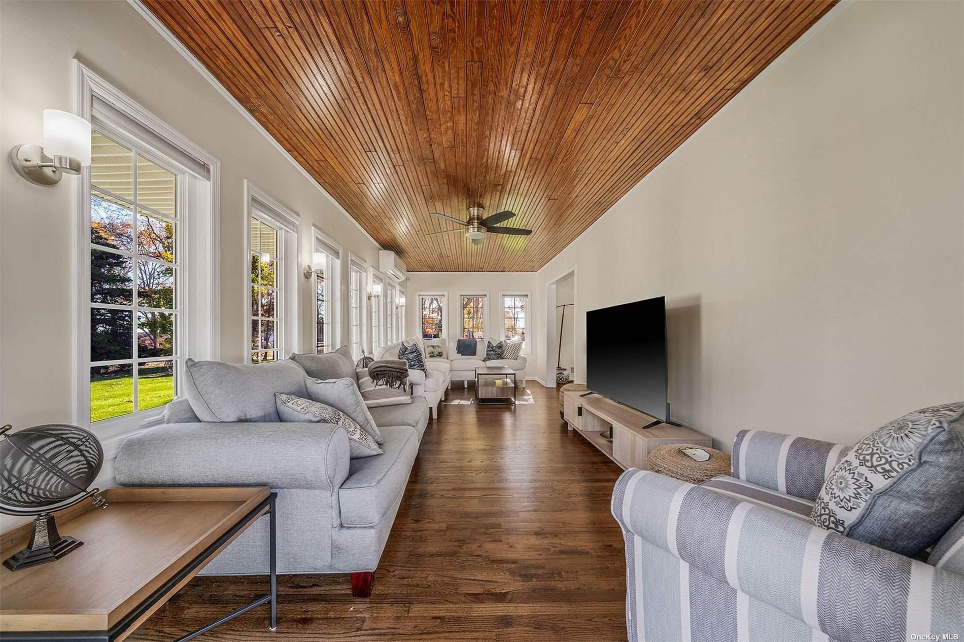 6 Rolling Hill Road Hampton Bays Hampton Bays, NY 11946