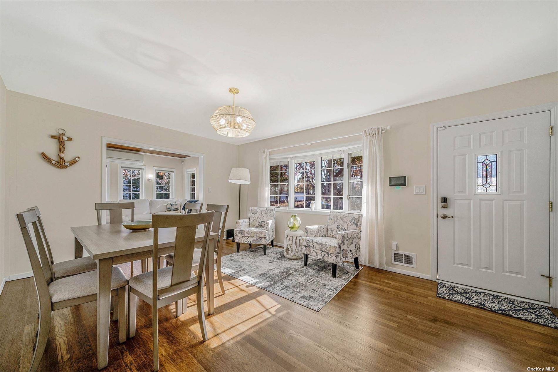 6 Rolling Hill Road Hampton Bays Hampton Bays, NY 11946