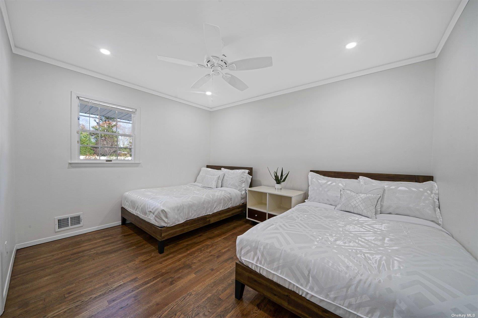 6 Rolling Hill Road Hampton Bays Hampton Bays, NY 11946