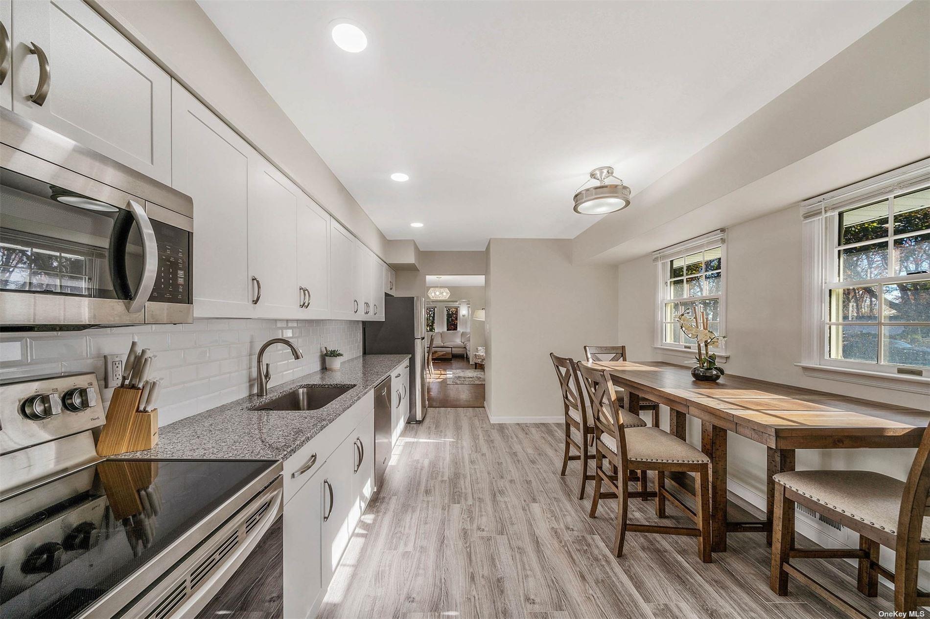 6 Rolling Hill Road Hampton Bays Hampton Bays, NY 11946