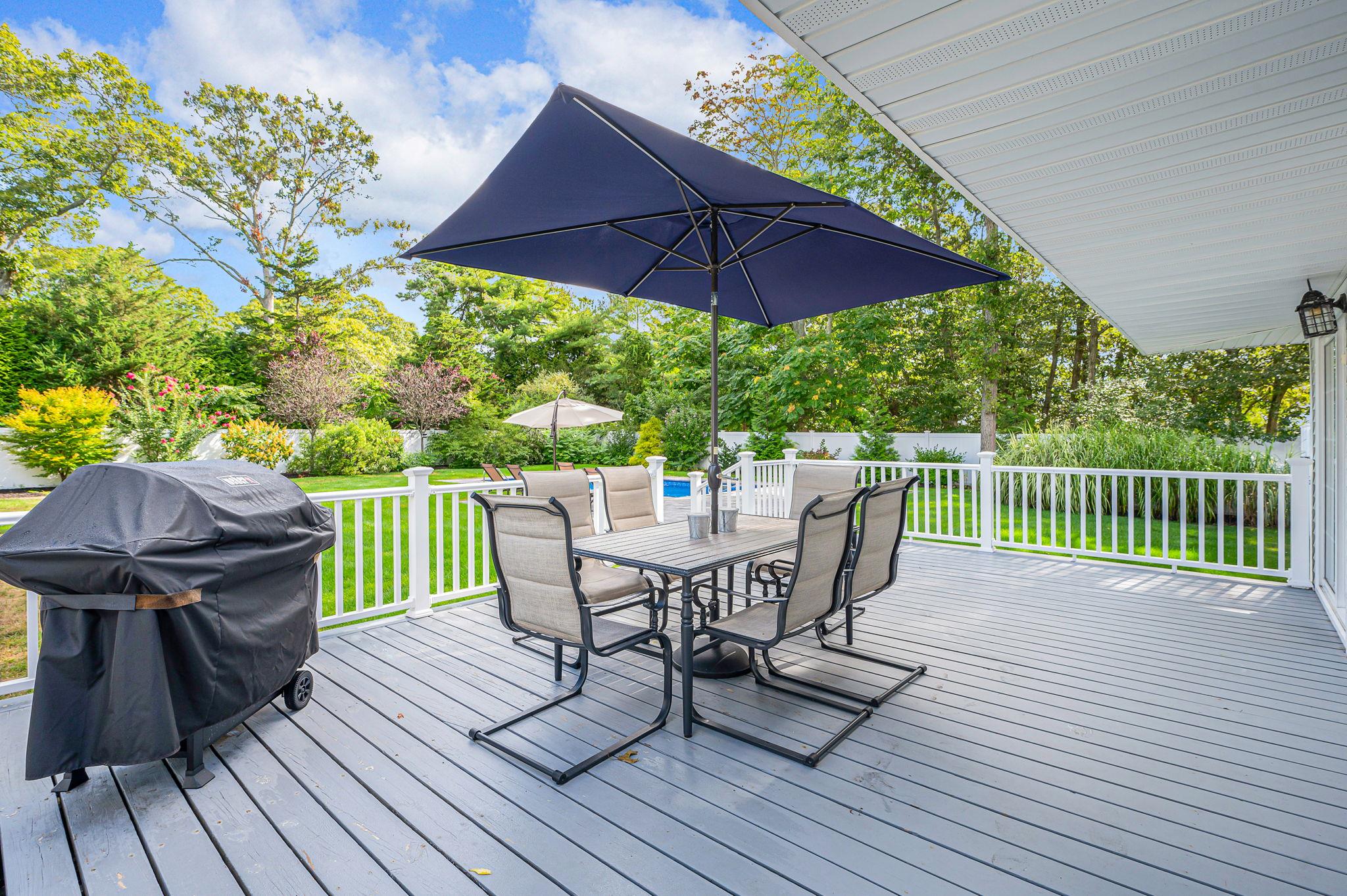6 Rolling Hill Road Hampton Bays Hampton Bays, NY 11946