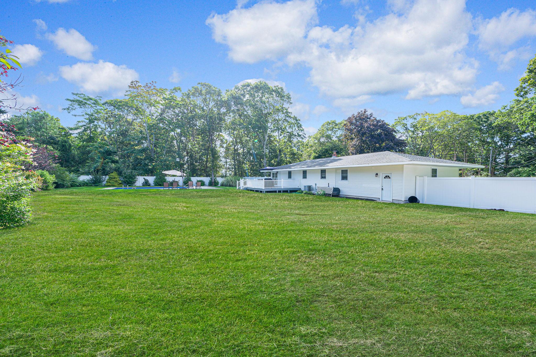 6 Rolling Hill Road Hampton Bays Hampton Bays, NY 11946