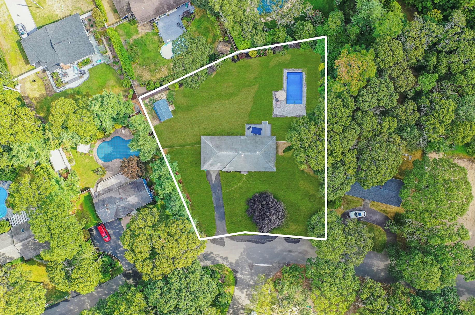 6 Rolling Hill Road Hampton Bays Hampton Bays, NY 11946