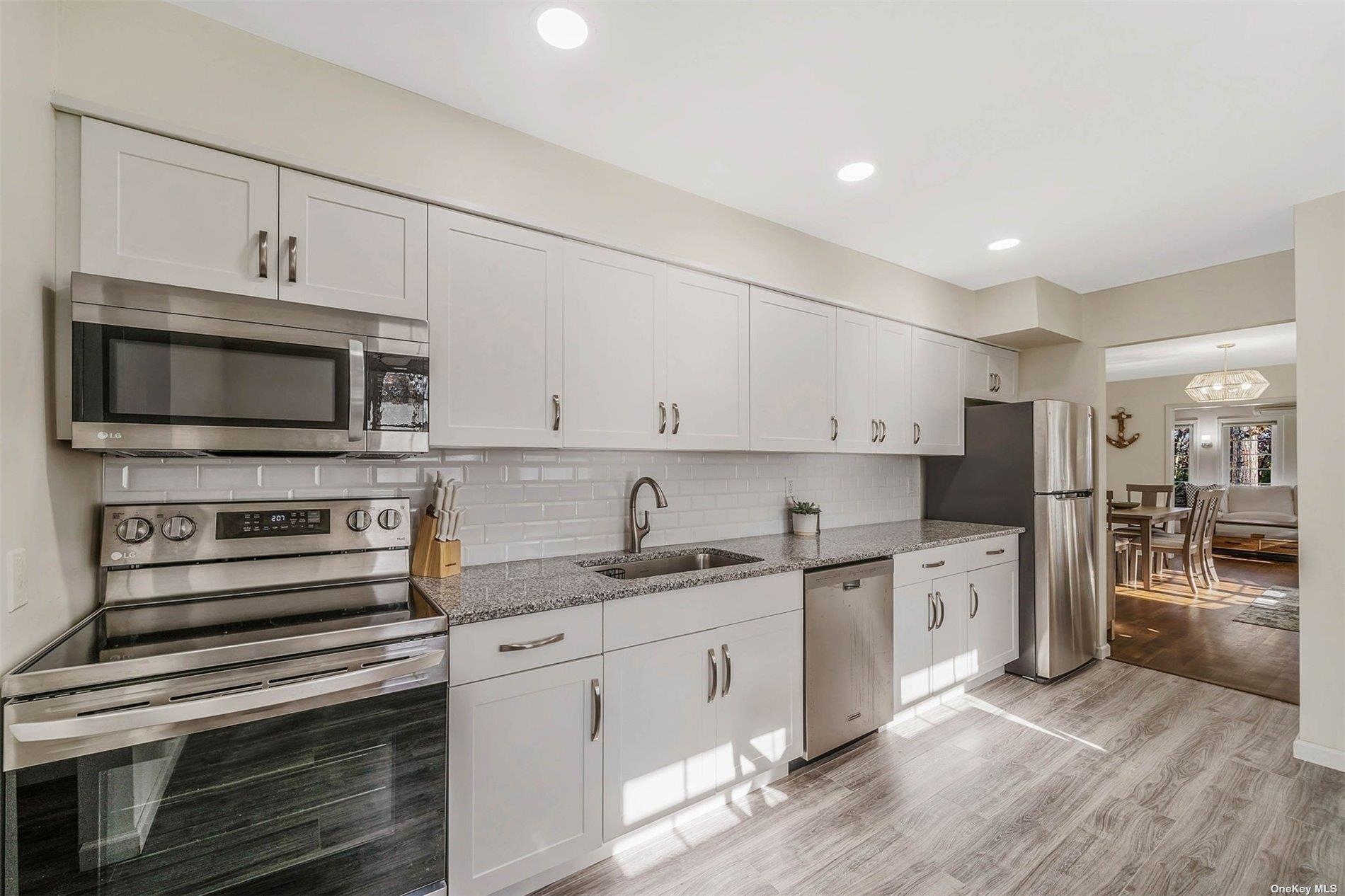 6 Rolling Hill Road Hampton Bays Hampton Bays, NY 11946