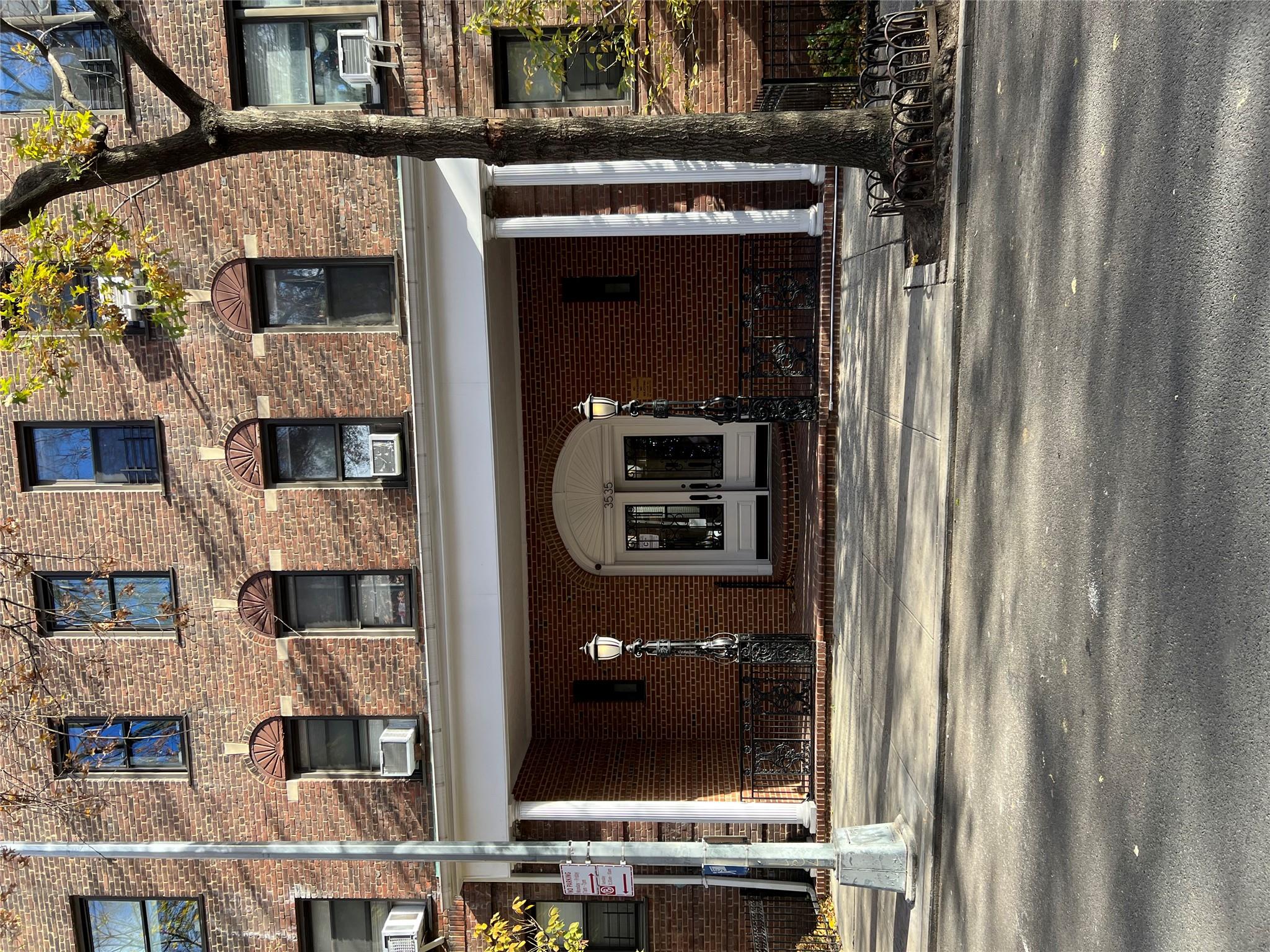 35-35 75th Street Apartment 127 Street 127 Jackson Heights Jackson Heights, NY 11372