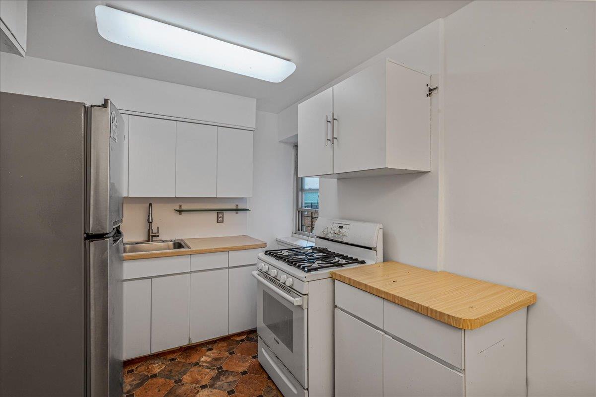 144-55 Melbourne Avenue 2-F Flushing Flushing NY 11367