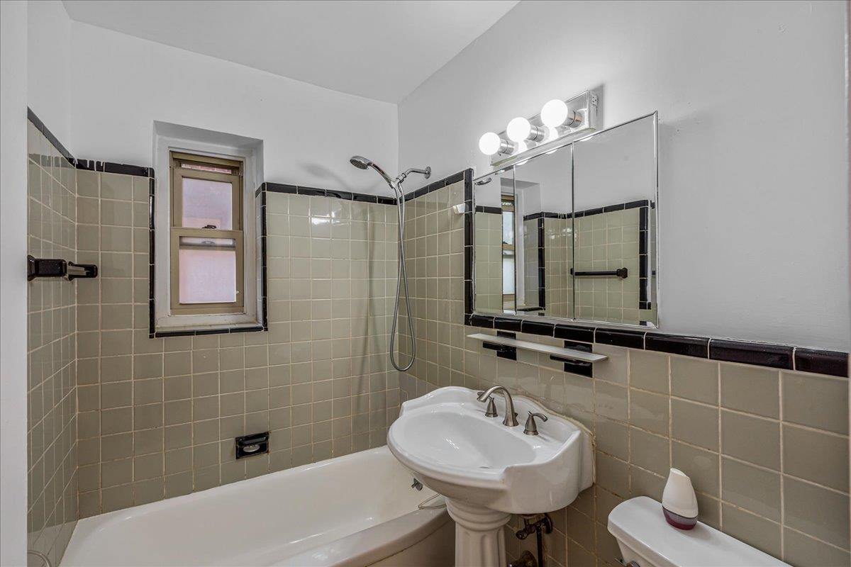 144-55 Melbourne Avenue 2-F Flushing Flushing NY 11367