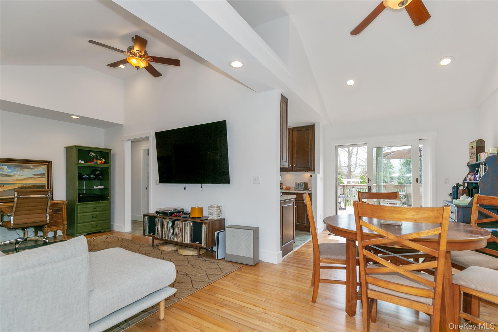 7 Suffolk Road Hampton Bays Hampton Bays NY 11946