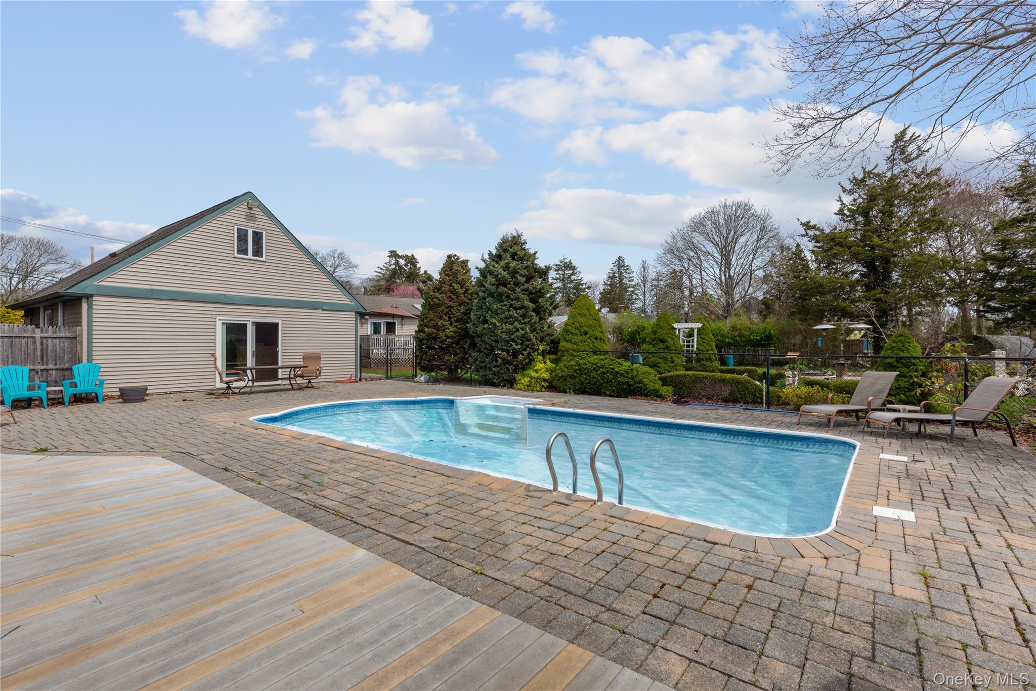 7 Suffolk Road Hampton Bays Hampton Bays NY 11946