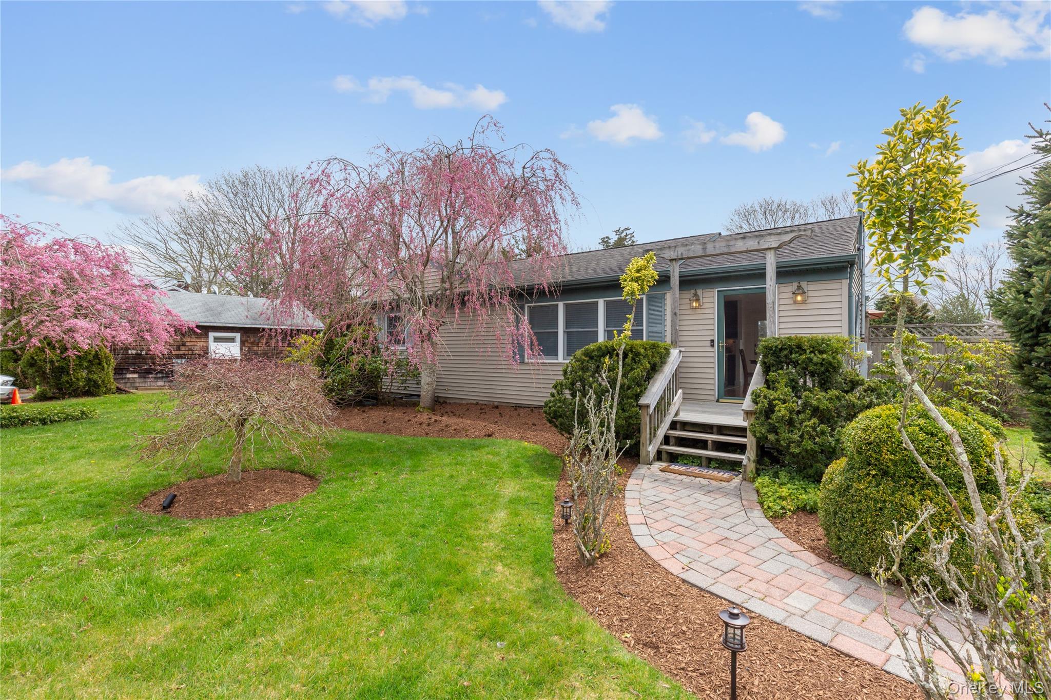7 Suffolk Road Hampton Bays Hampton Bays NY 11946