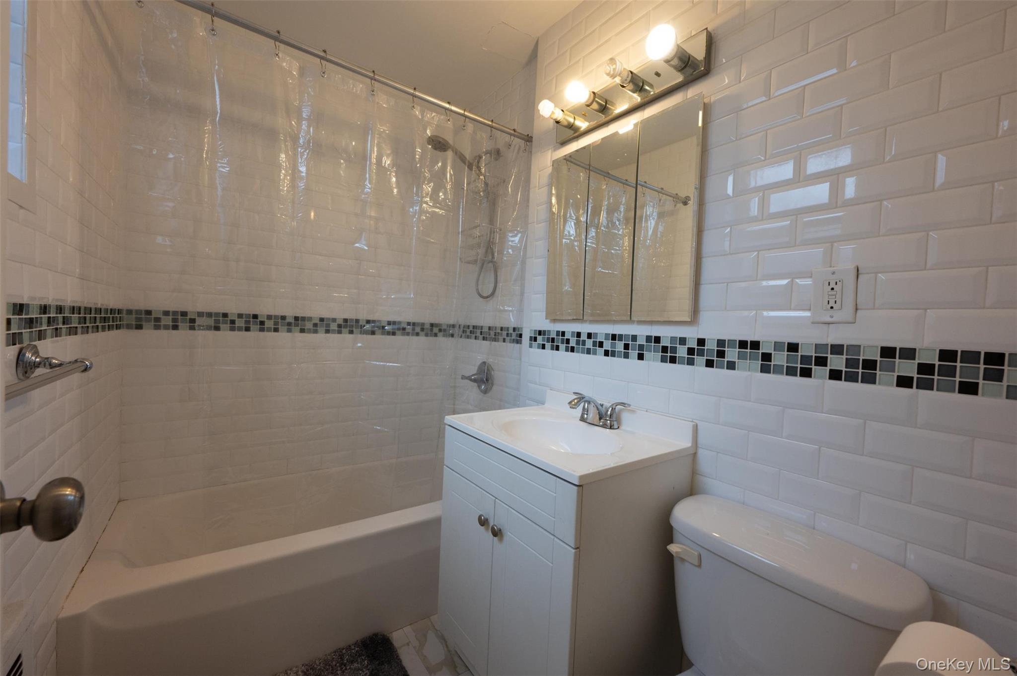 35-20 Leverich Street 209 Jackson Heights Jackson Heights, NY 11372