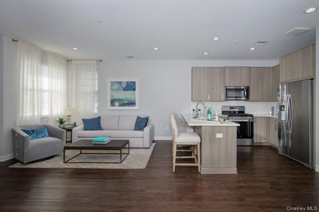 300 Sutton Court 161 Mount Sinai, NY 11766