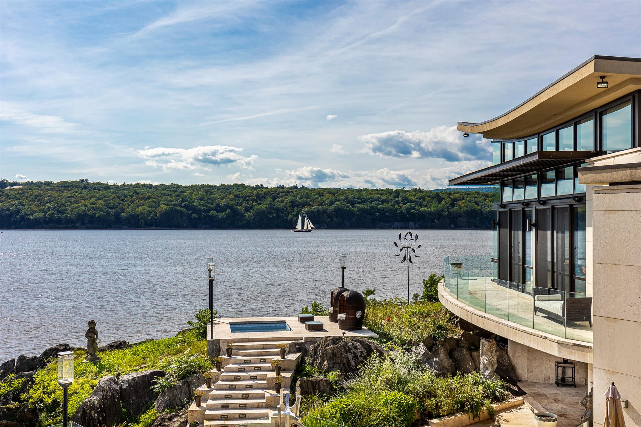 46 Ledgerock Lane Out of NYC Hyde Park, NY 12538