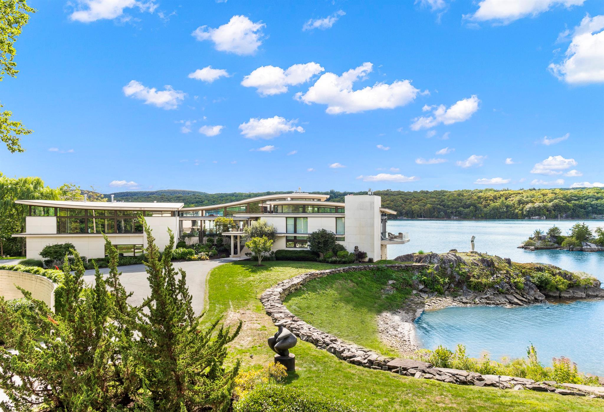 46 Ledgerock Lane Out of NYC Hyde Park, NY 12538