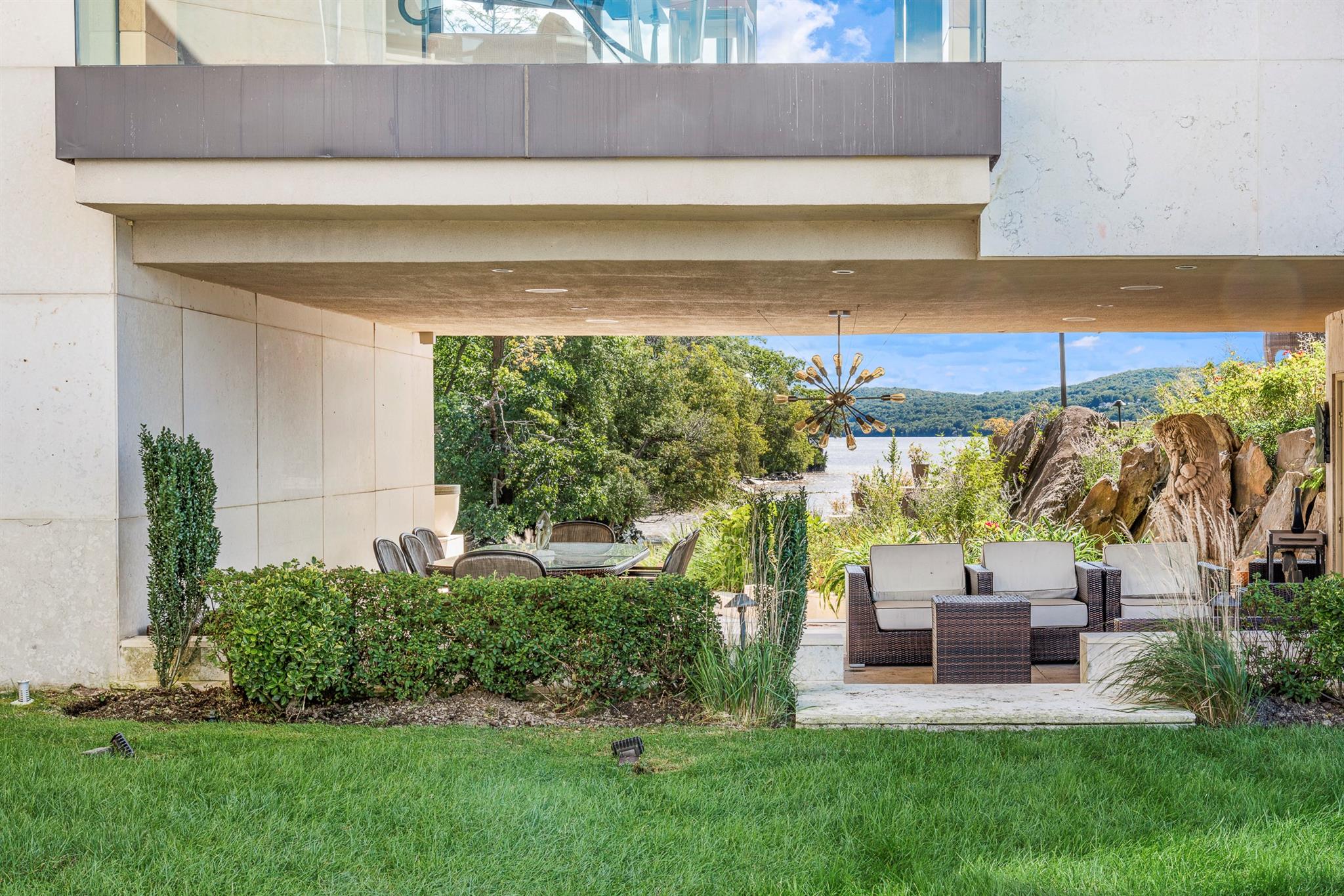 46 Ledgerock Lane Out of NYC Hyde Park, NY 12538