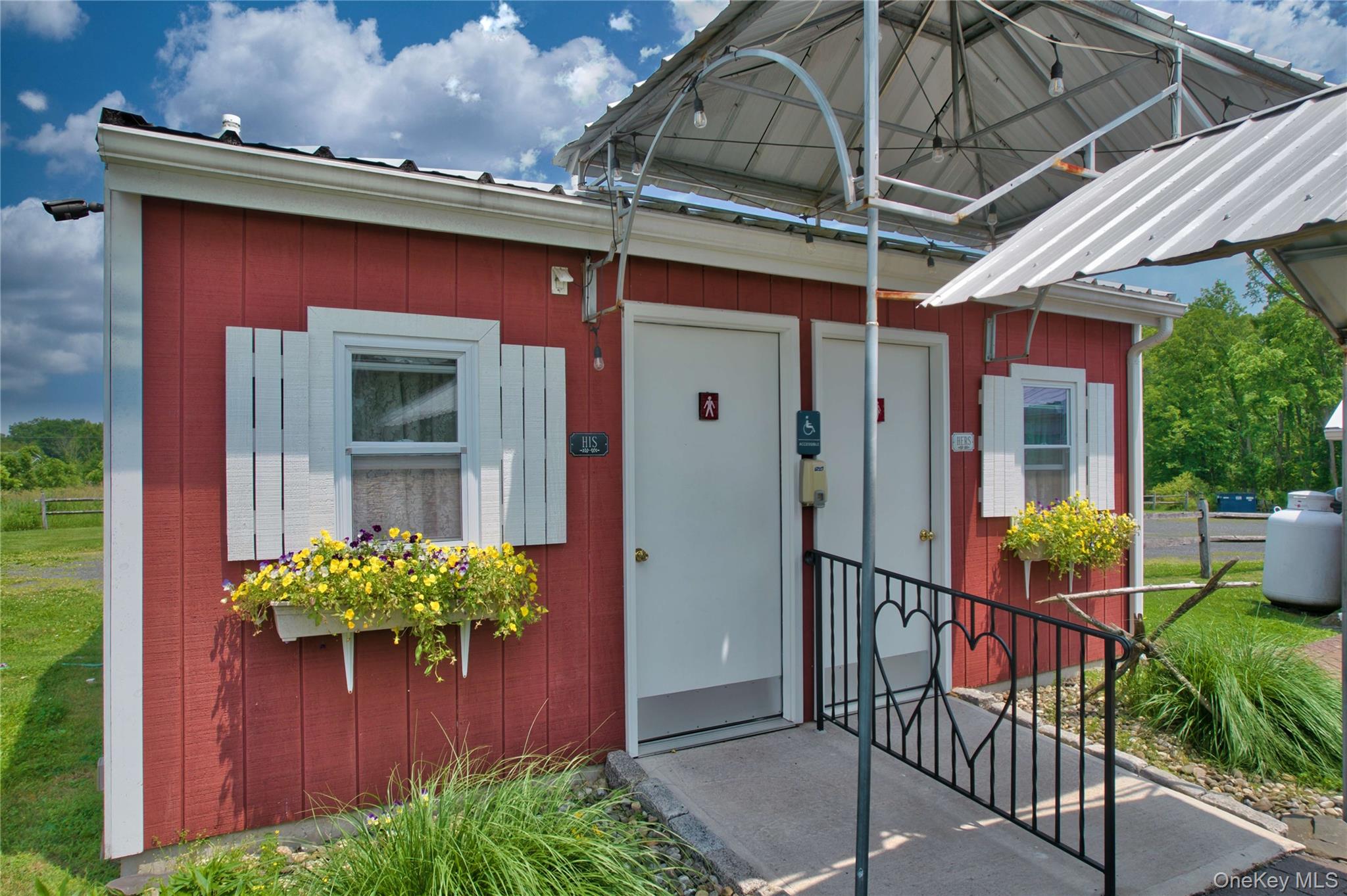 71 Lippincott Road Out of NYC Wallkill, NY 12589