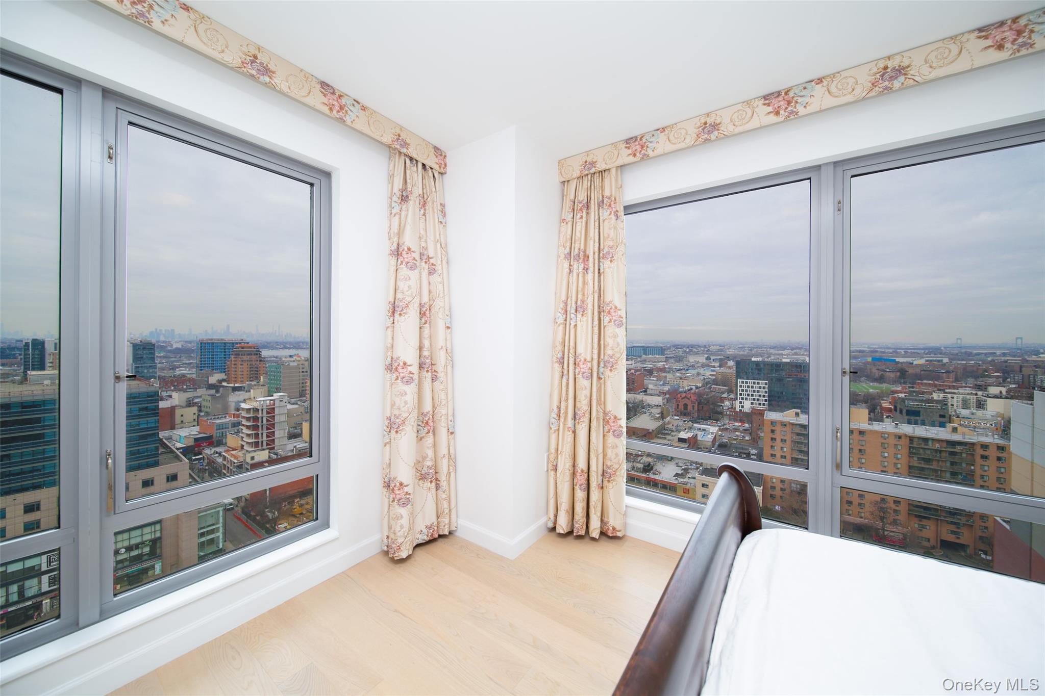 138-35 39th Avenue 17-H Flushing Flushing, NY 11354