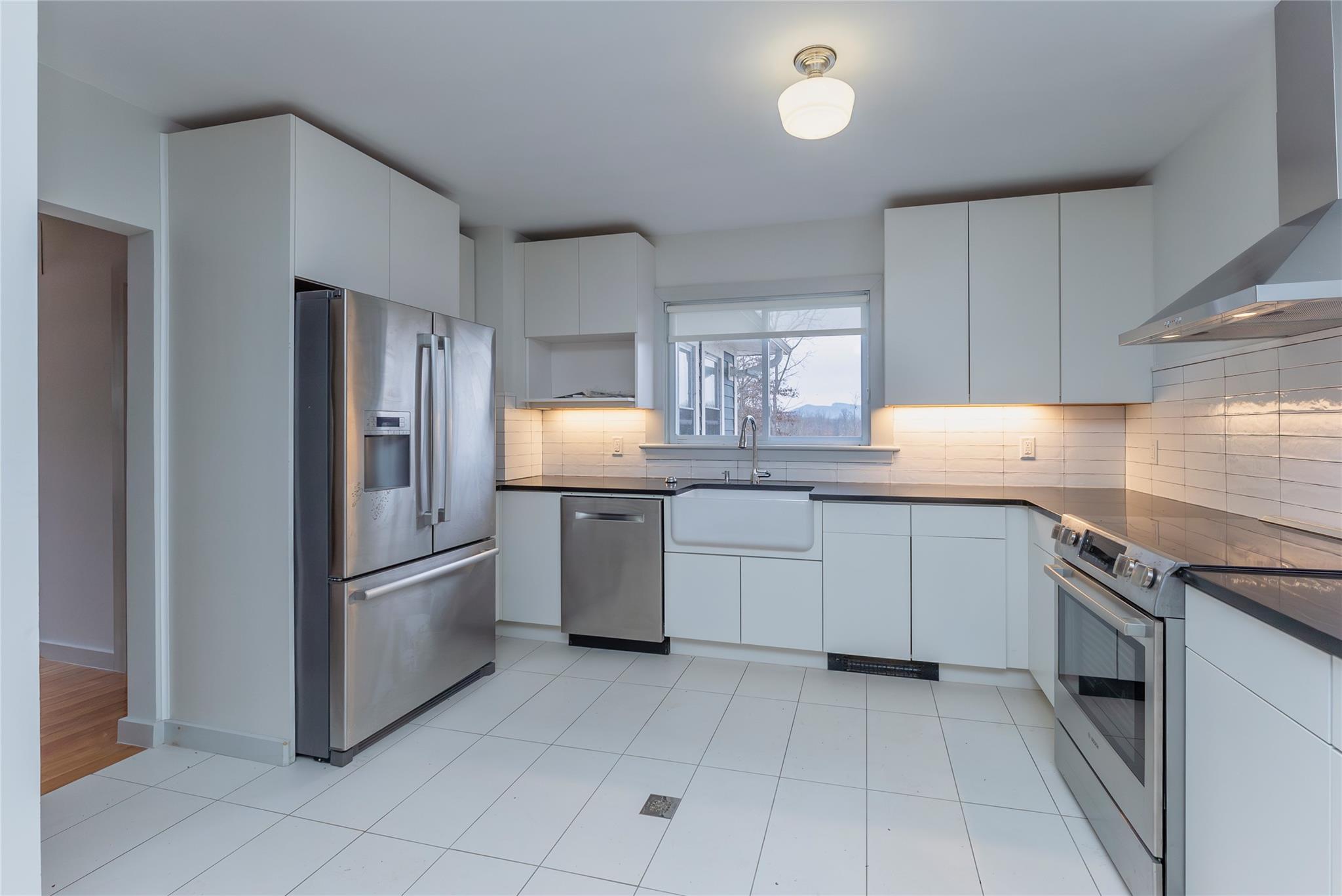 1091 Albany Post Road Out of NYC Gardiner, NY 12525