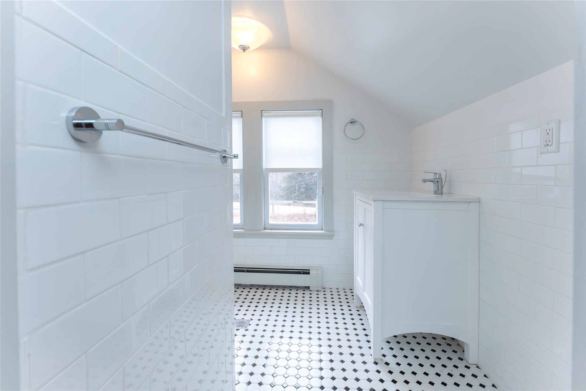 1091 Albany Post Road Out of NYC Gardiner, NY 12525