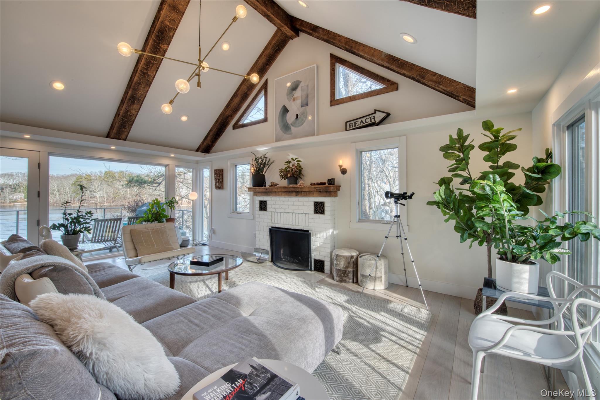 57 Big Fresh Pond Road Southampton Southampton, NY 11968