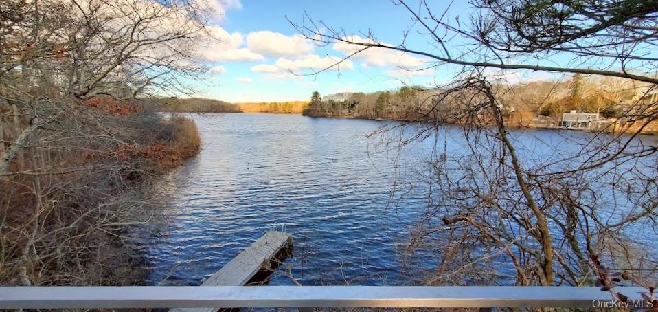 57 Big Fresh Pond Road Southampton Southampton, NY 11968