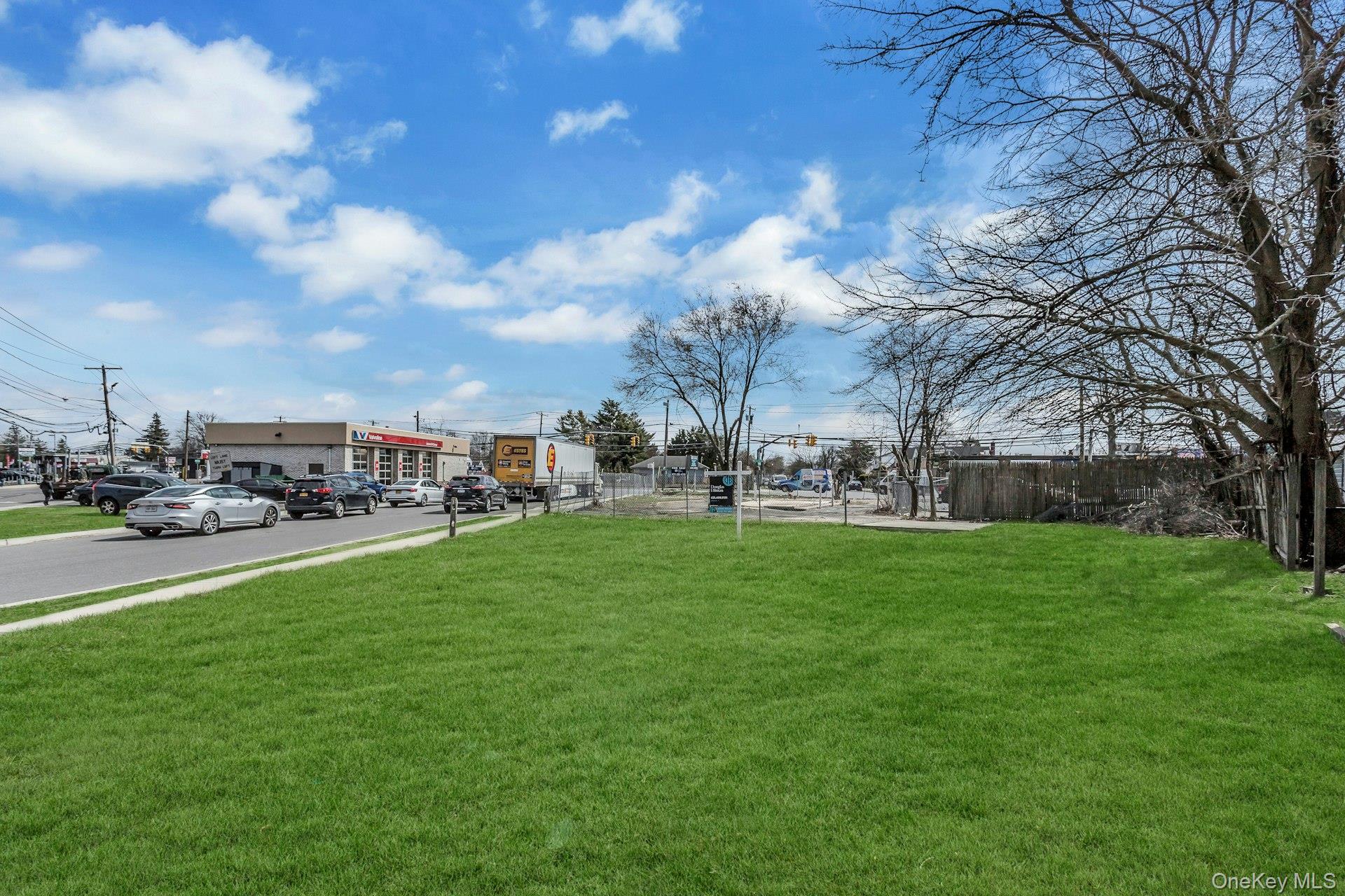 899 Old Country Road Westbury Westbury, NY 11590