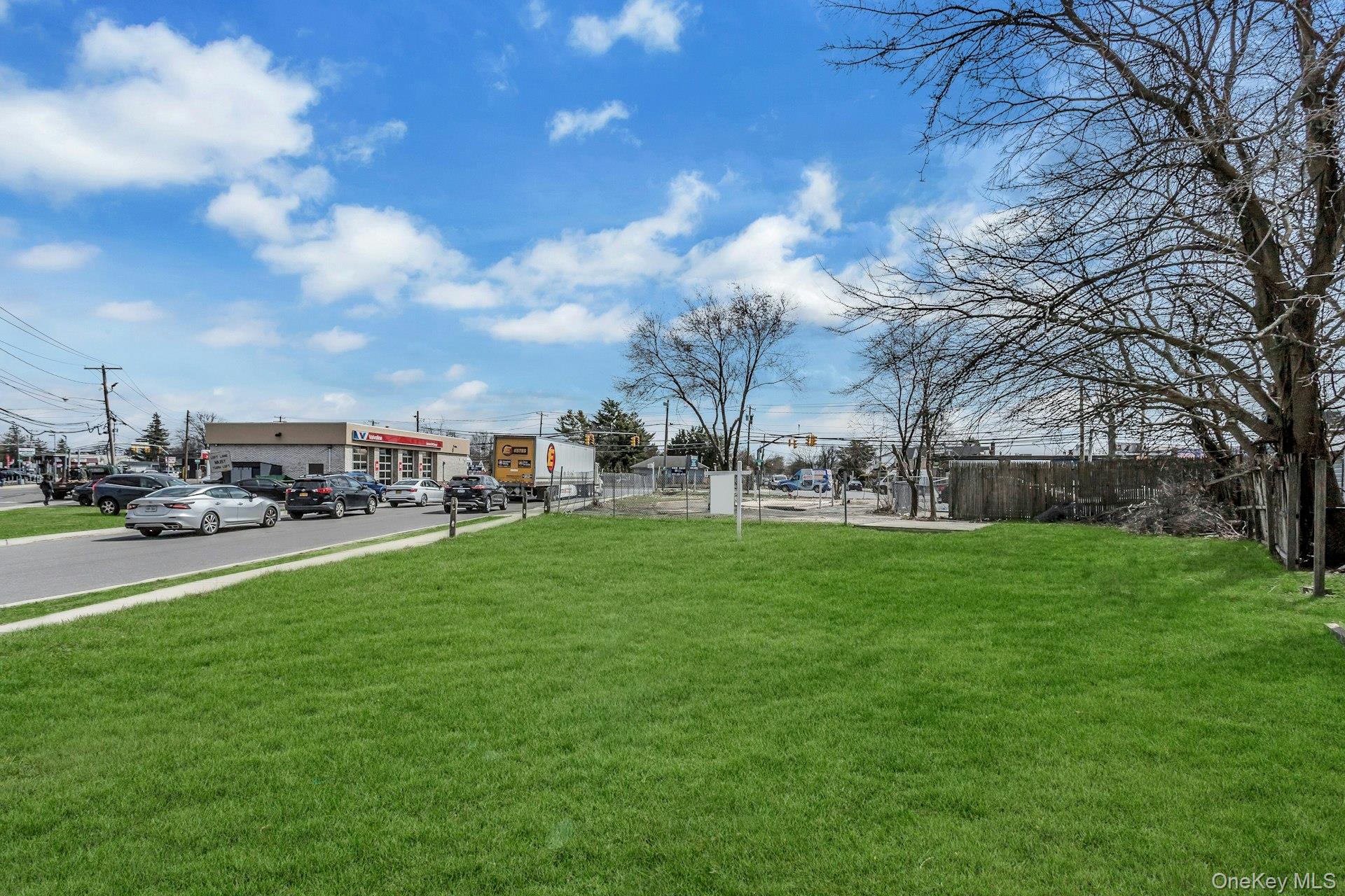 899 Old Country Road Westbury Westbury, NY 11590