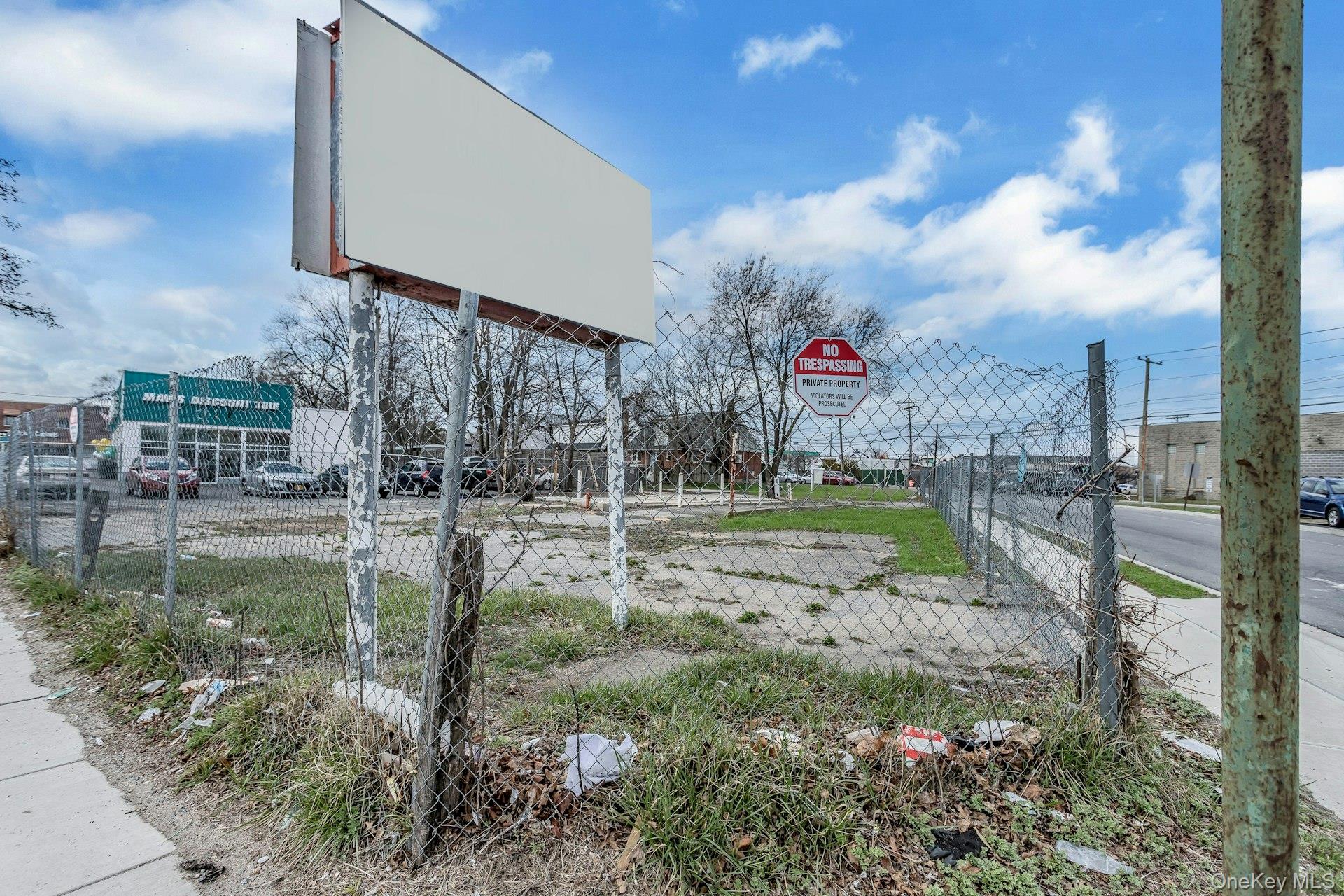 899 Old Country Road Westbury Westbury, NY 11590