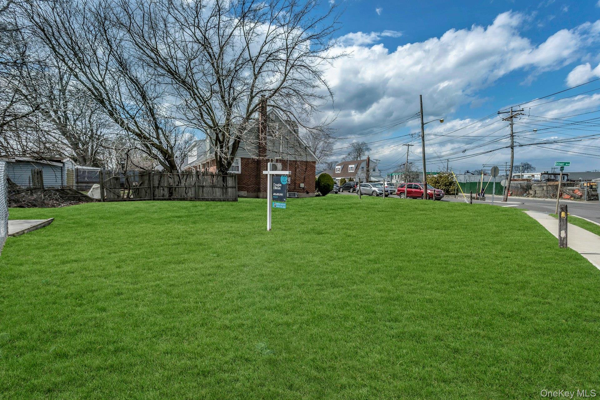 899 Old Country Road Westbury Westbury, NY 11590