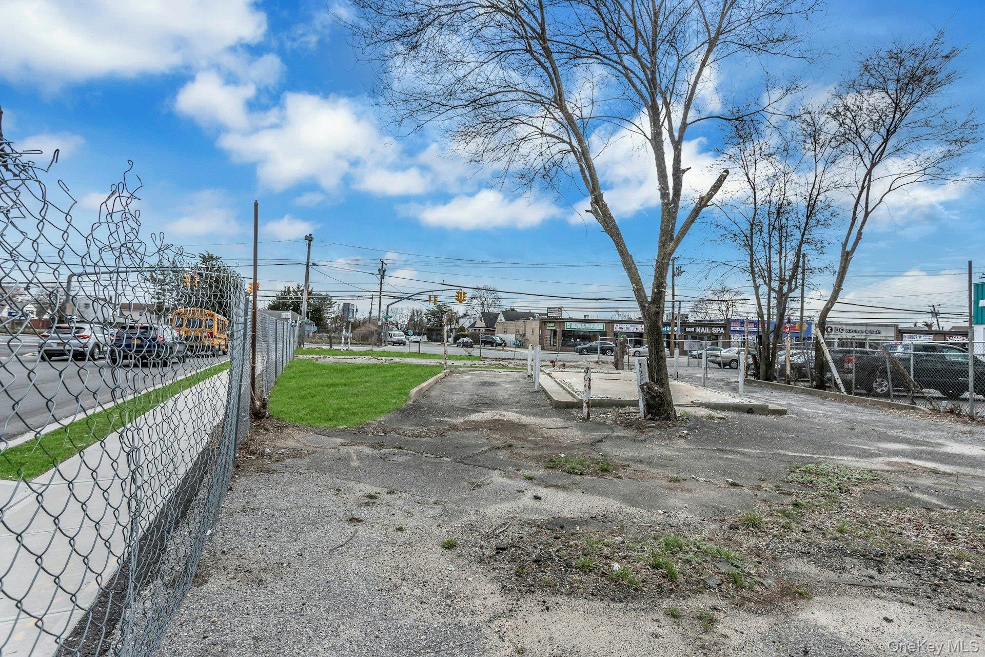 899 Old Country Road Westbury Westbury, NY 11590