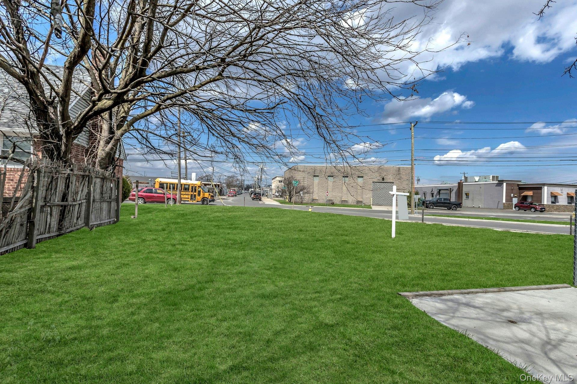 899 Old Country Road Westbury Westbury, NY 11590