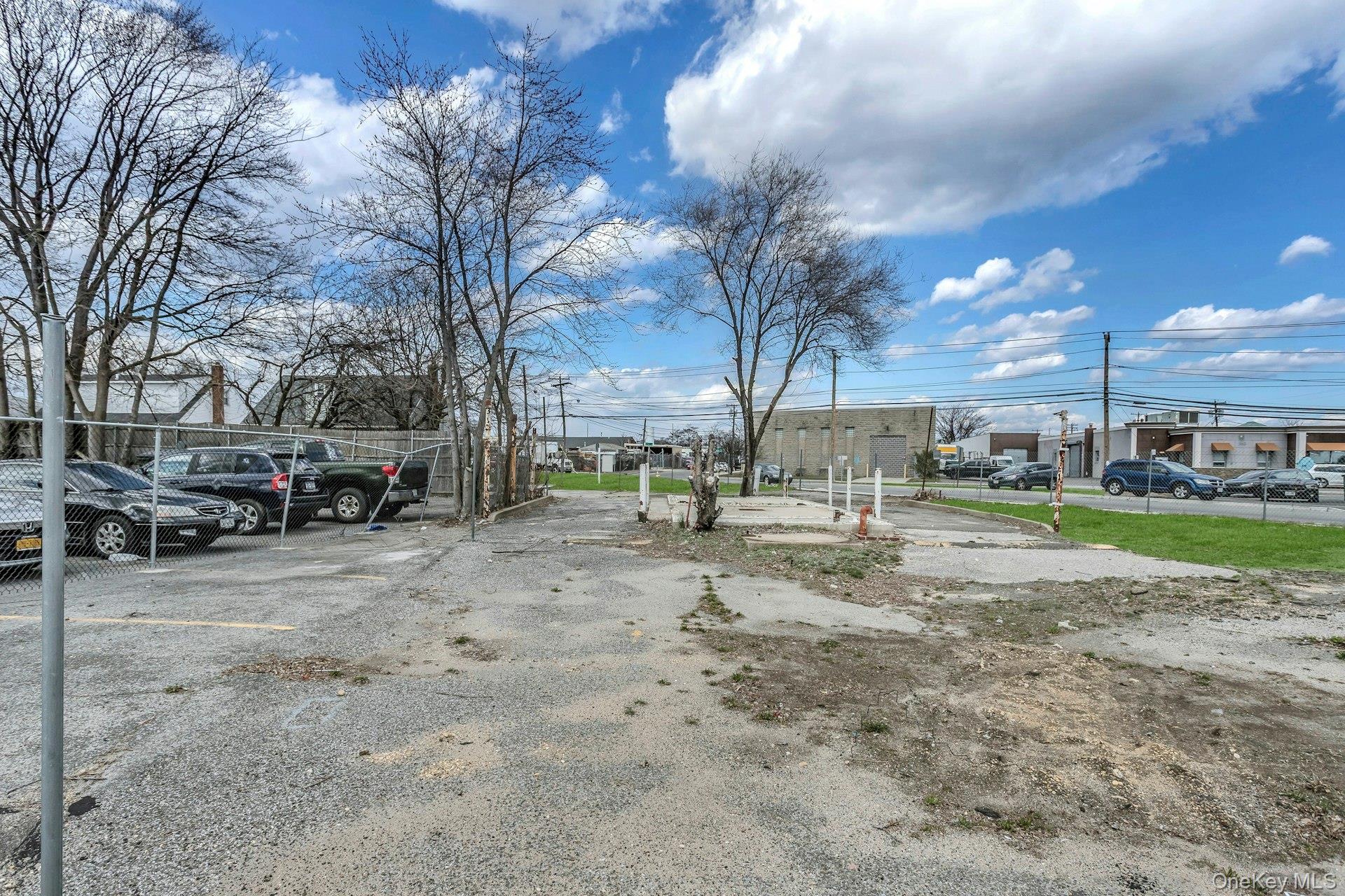 899 Old Country Road Westbury Westbury, NY 11590