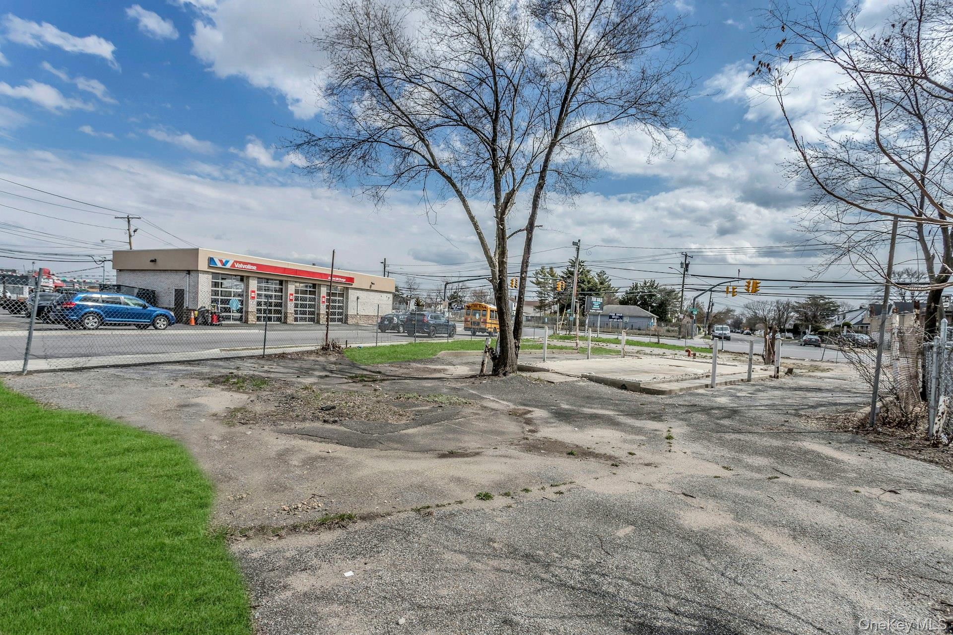 899 Old Country Road Westbury Westbury, NY 11590