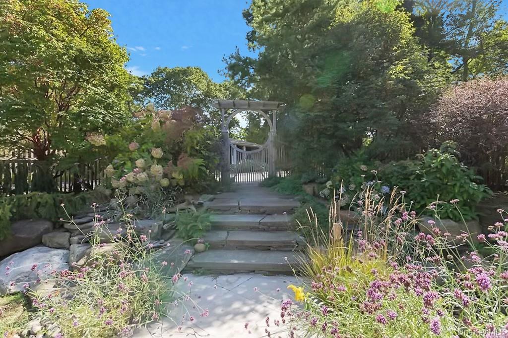 250 Pine Tree Court Cutchogue Cutchogue, NY 11935