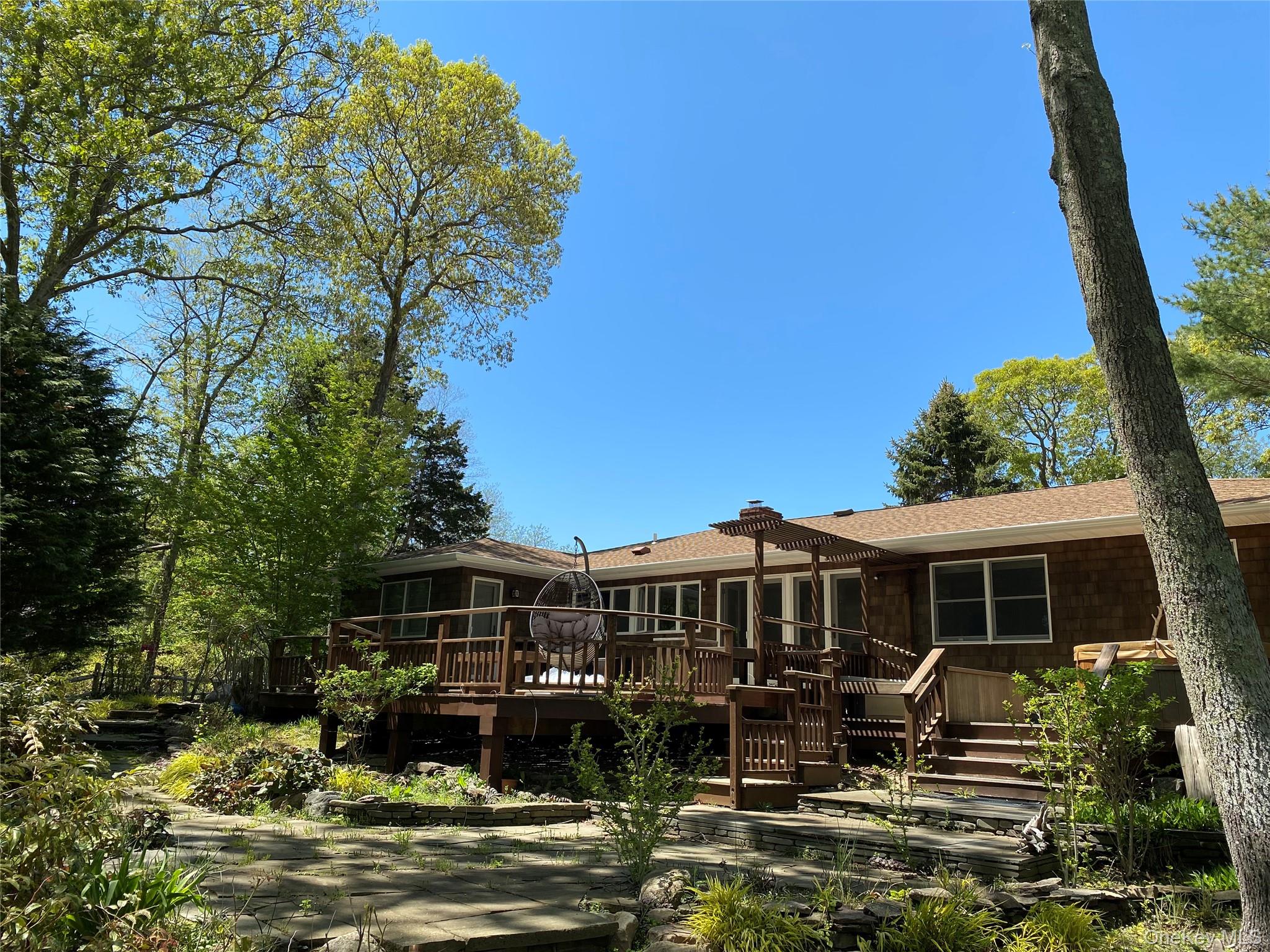 250 Pine Tree Court Cutchogue Cutchogue, NY 11935