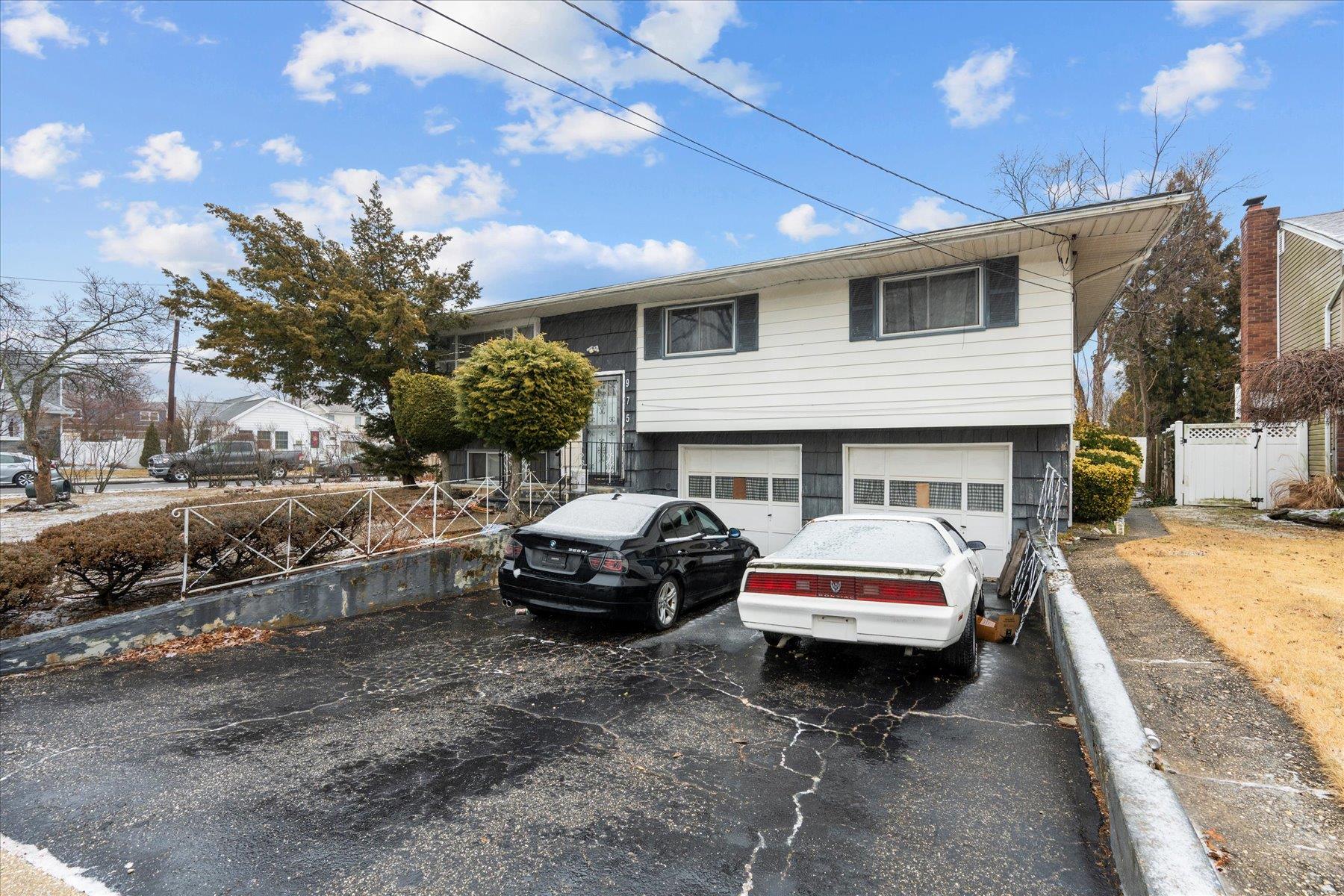 975 Little Neck Avenue North Bellmore, NY 11710