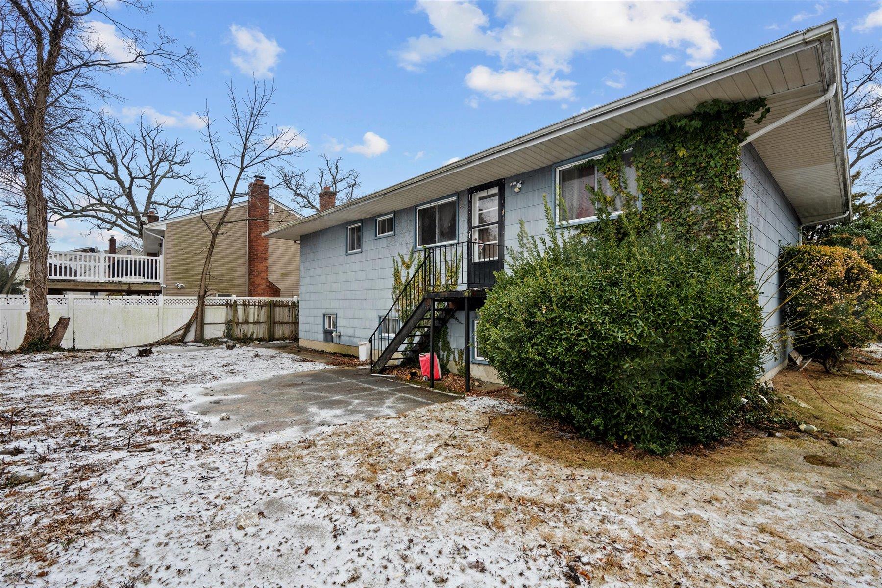 975 Little Neck Avenue North Bellmore, NY 11710