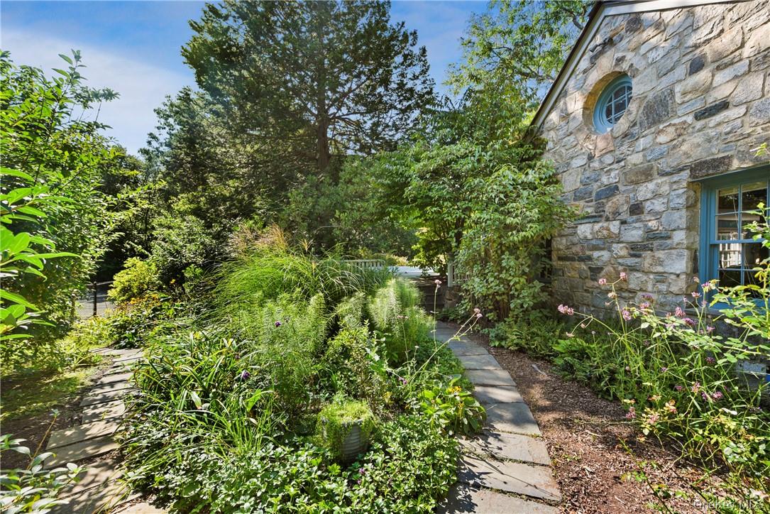 106 Old Stone Hill Road Pound Ridge Pound Ridge, NY 10576
