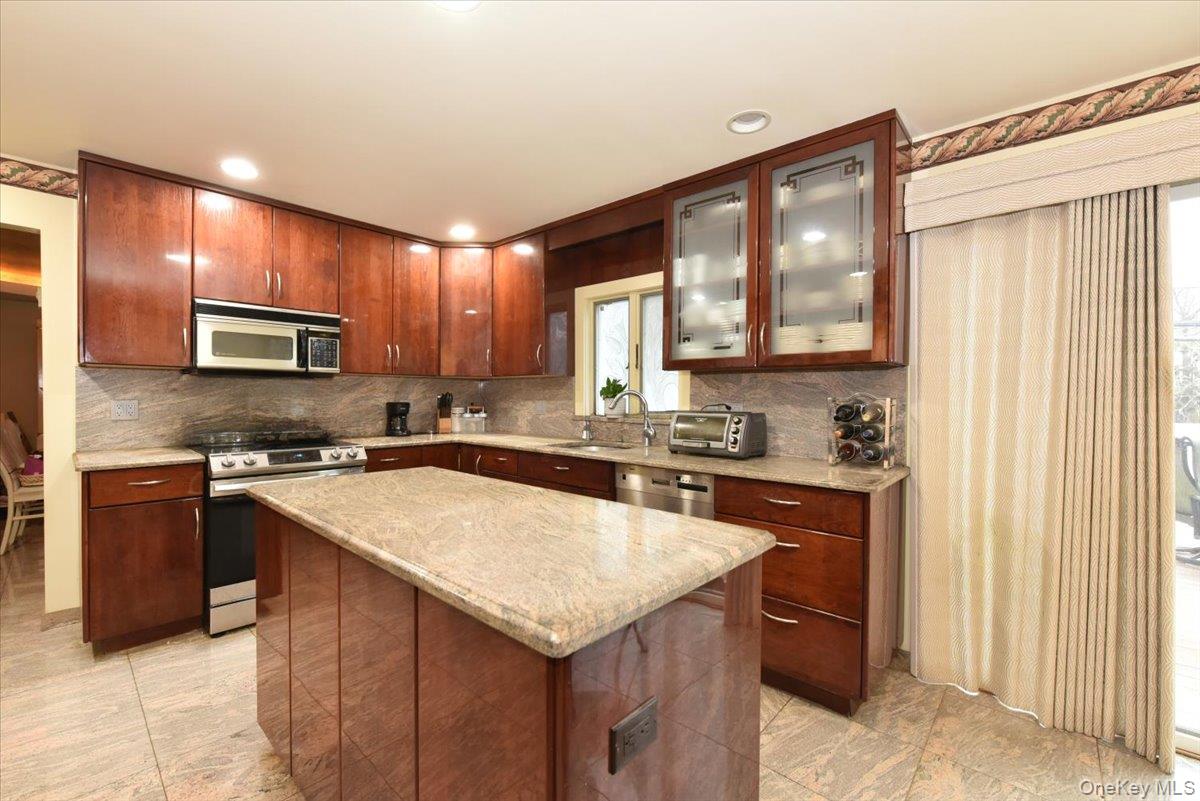 748 Sherwood Street North Woodmere, NY 11581