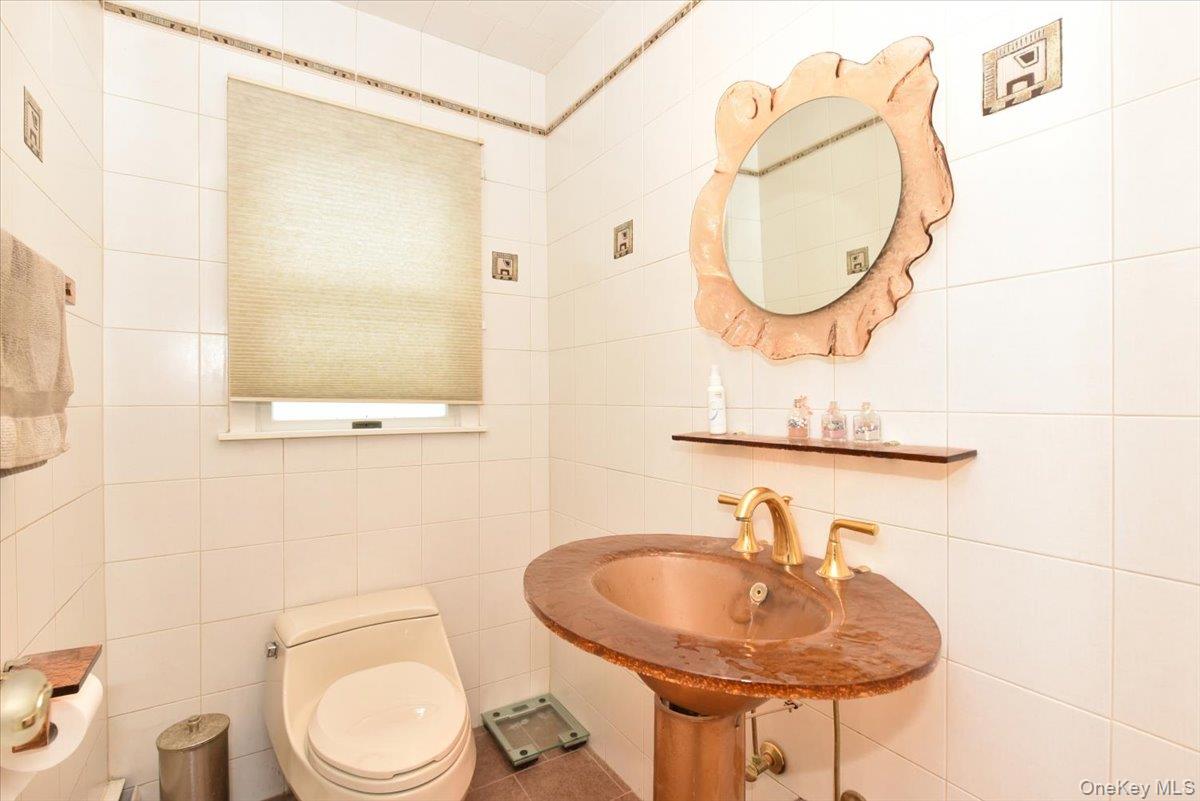 748 Sherwood Street North Woodmere, NY 11581