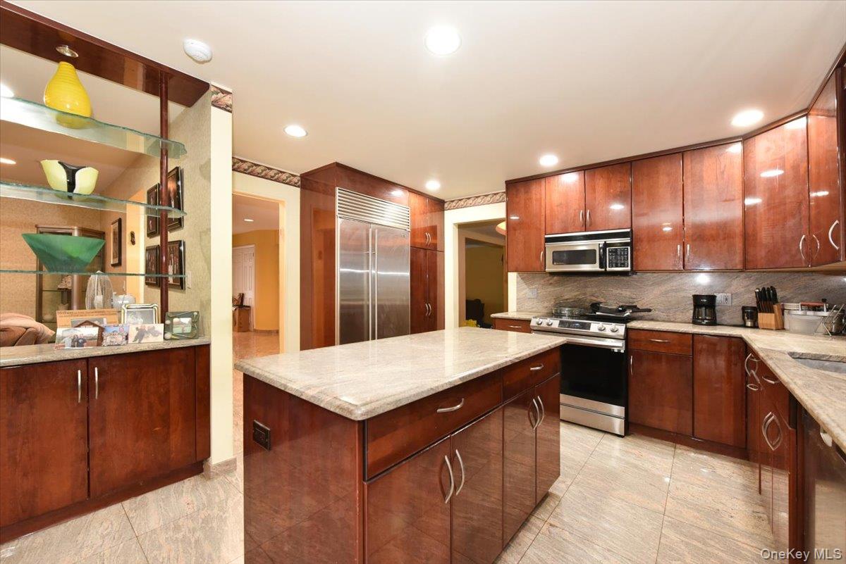 748 Sherwood Street North Woodmere, NY 11581