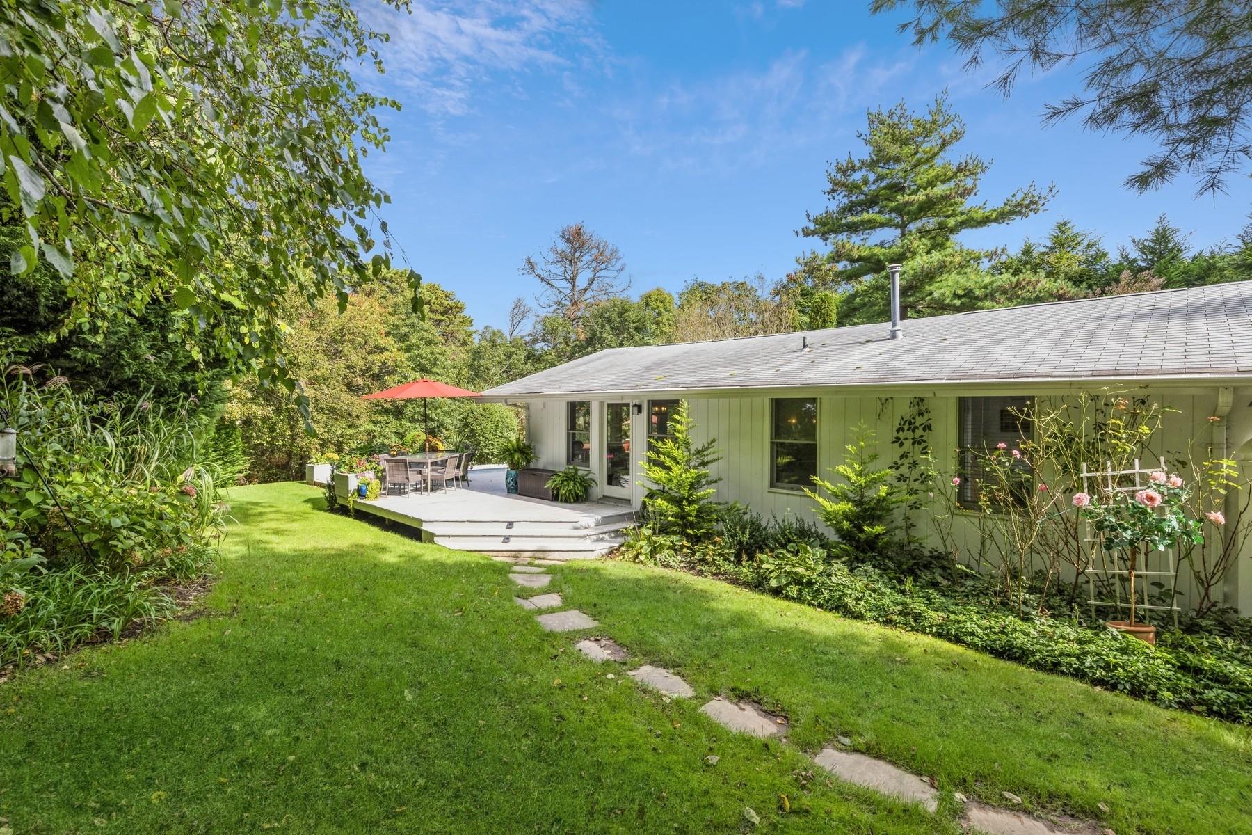 21 Hillover Road E Hampton Bays Hampton Bays, NY 11946