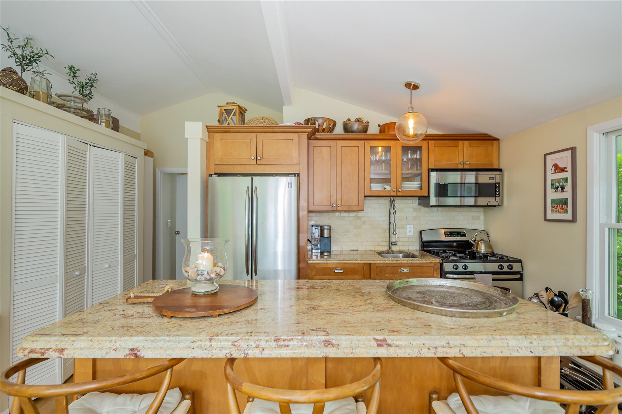 21 Hillover Road E Hampton Bays Hampton Bays, NY 11946