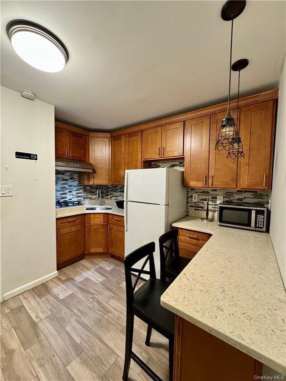 533 9th Avenue New York , NY 10018