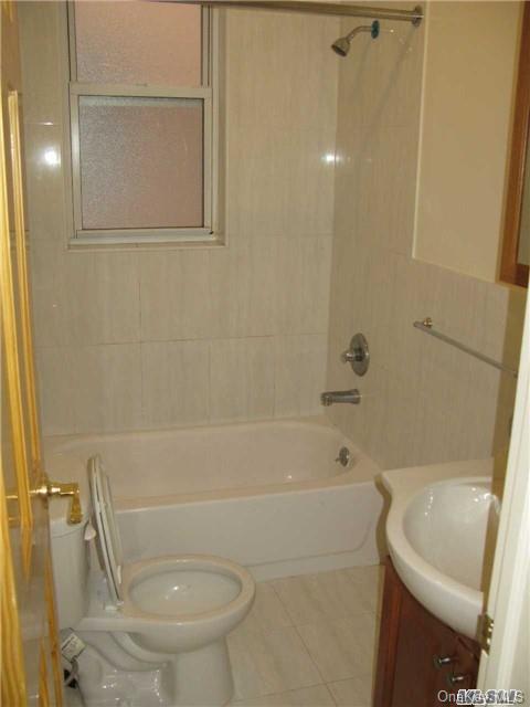 21-07 38th Street Astoria Astoria, NY 11105