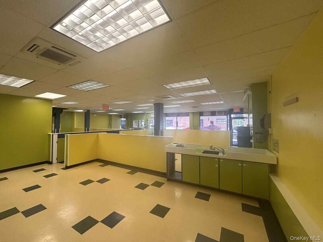 2138 East East Tremont Bronx, NY 10462