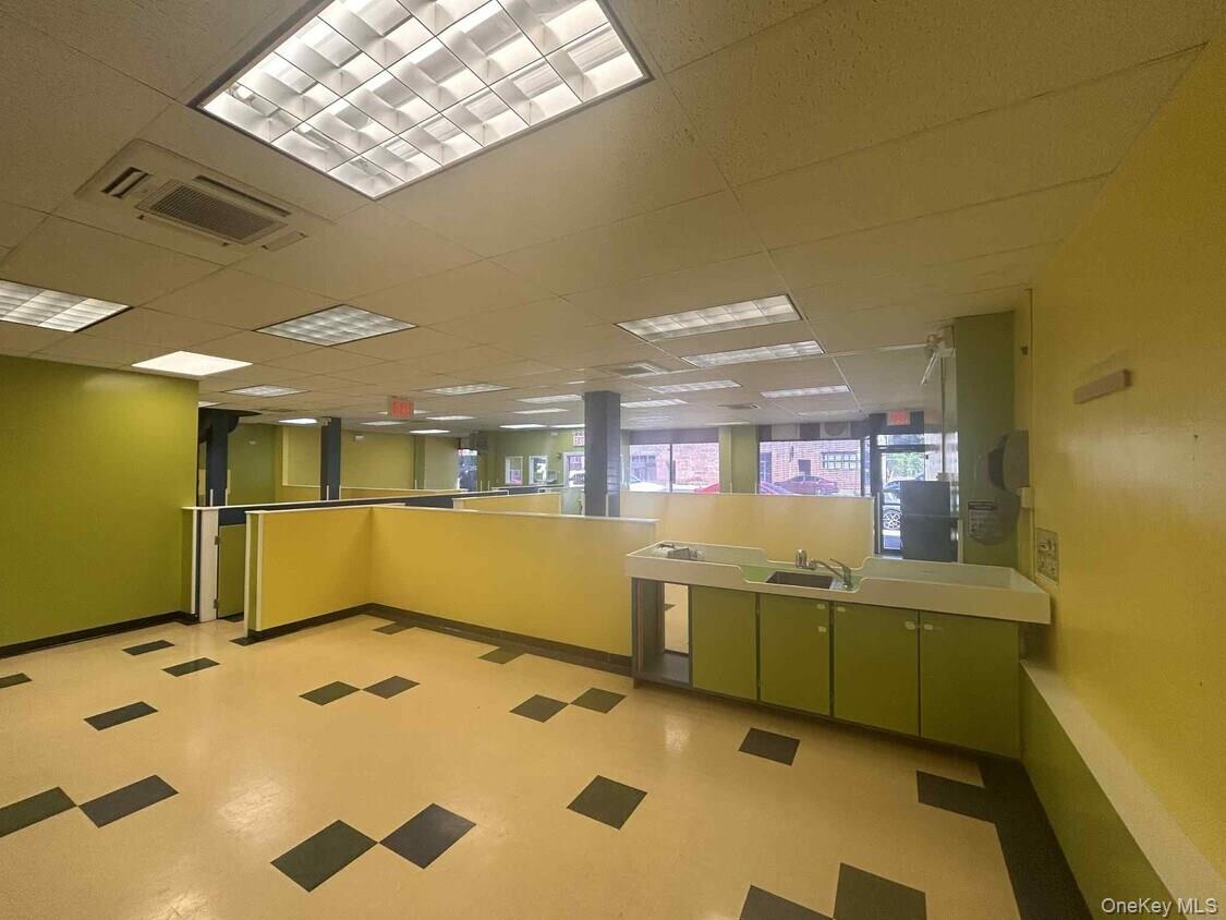 2138 East East Tremont Bronx, NY 10462